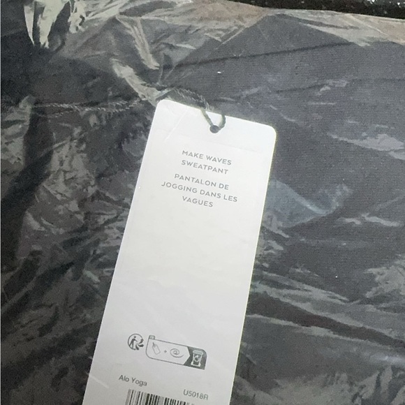 Alo Make Waves Sweatpant - Picture 2 of 3